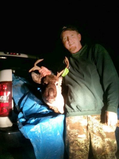 dale wallace with huge nose buck